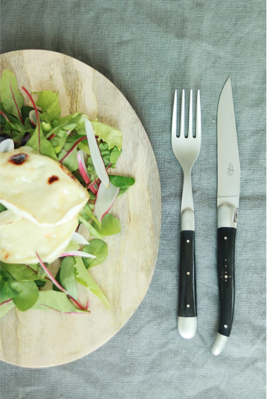 Couteaux Forge De Laguiole avec manche en ébène et finition satinée en acier inoxydable