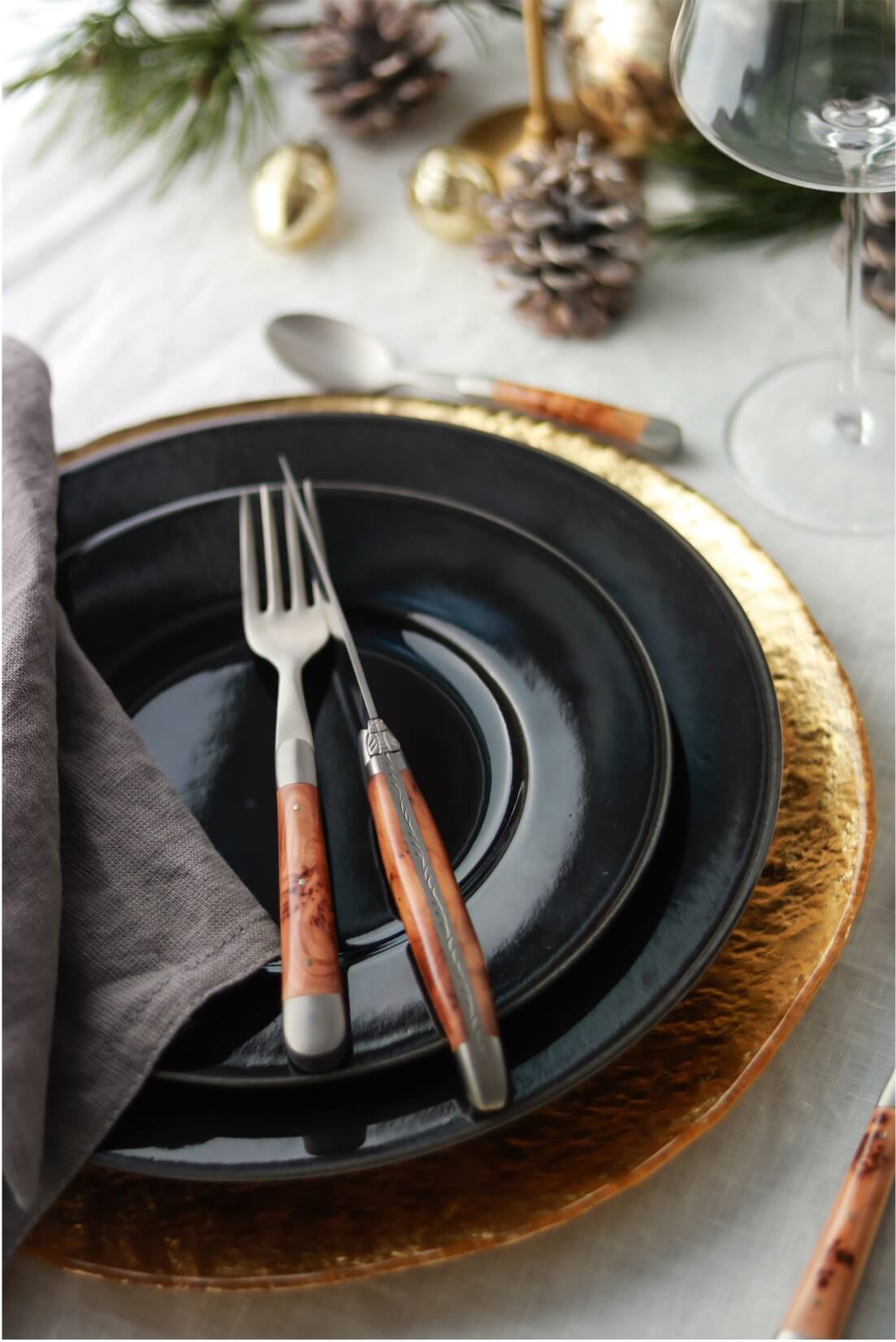 Forge De Laguiole Manche en genévrier - Lame en acier inoxydable satiné mat