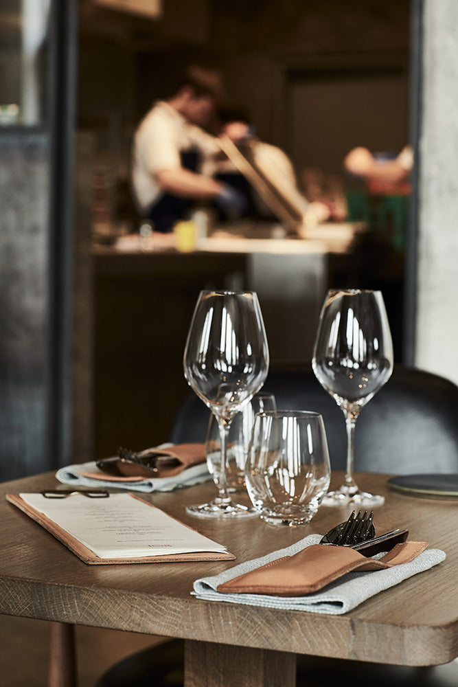 Table Noir - Couverts 108 - Brillant
