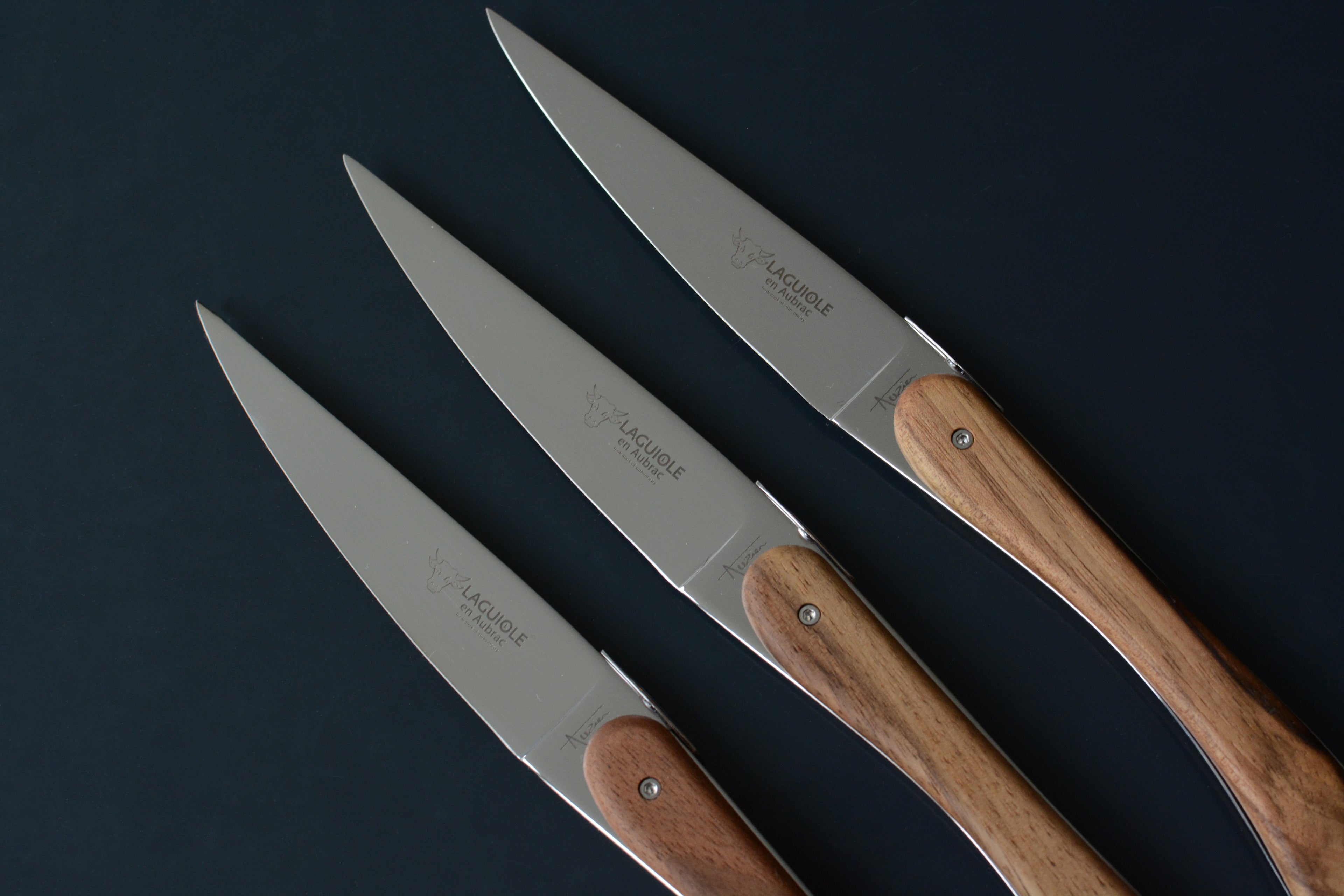 Couteaux à steak Laguiole En Aubrac avec manches en noyer