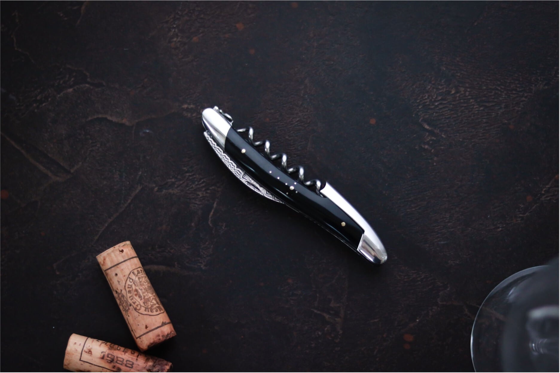 Tire-bouchon Forge De Laguiole Sommelier avec finition Corne Foncée et Polie.