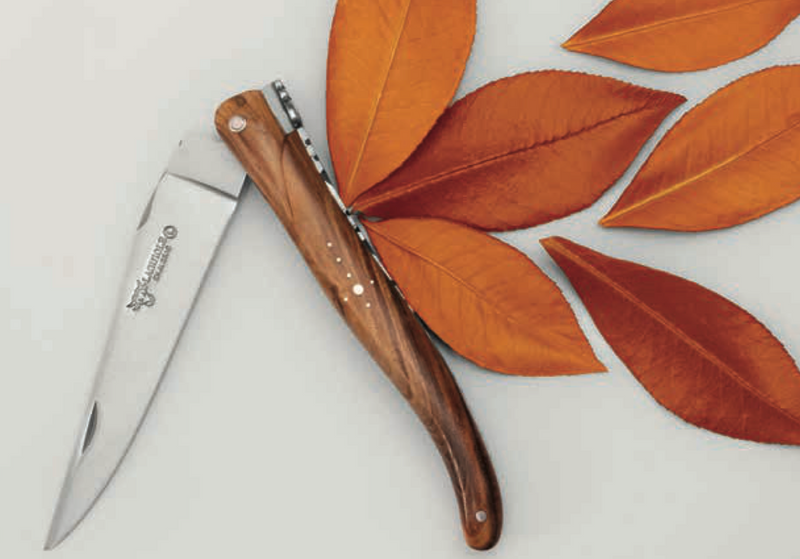 Laguiole En Aubrac – Couteau de Poche en Bois de Pistachier – 12 cm