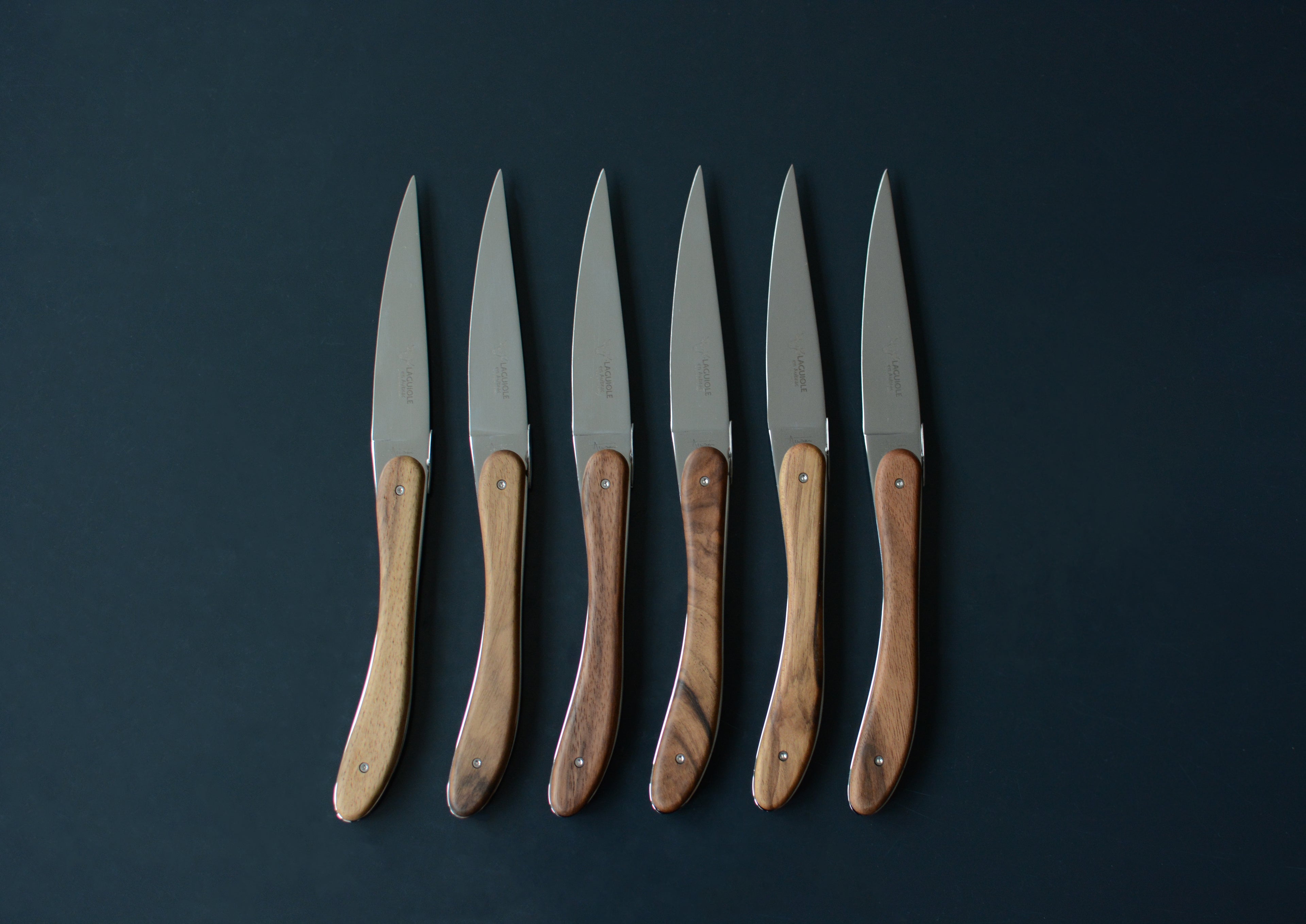 Couteaux à steak Laguiole En Aubrac avec manches en noyer