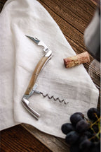 Tire-bouchon Forge De Laguiole Sommelier avec Corne Claire et finition Haute Polie.