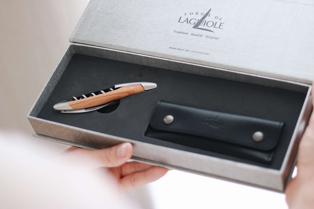 Tire-bouchon Sommelier Forge De Laguiole en bois d'olivier et finition satinée