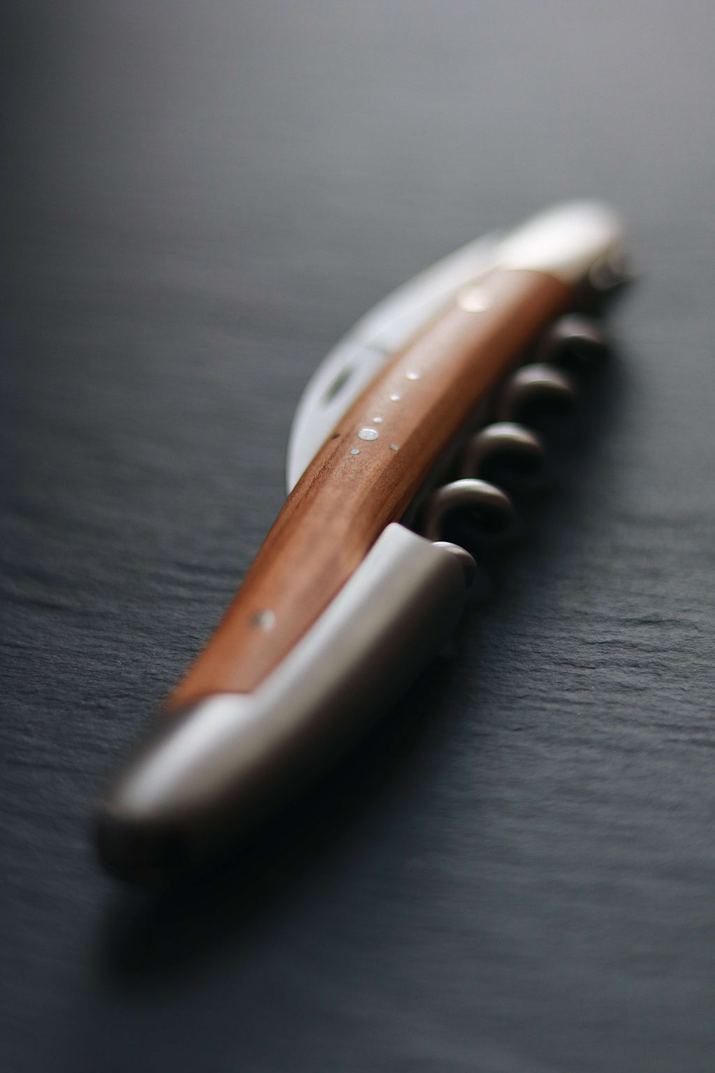 Tire-bouchon Sommelier Forge De Laguiole en bois d'olivier et finition satinée