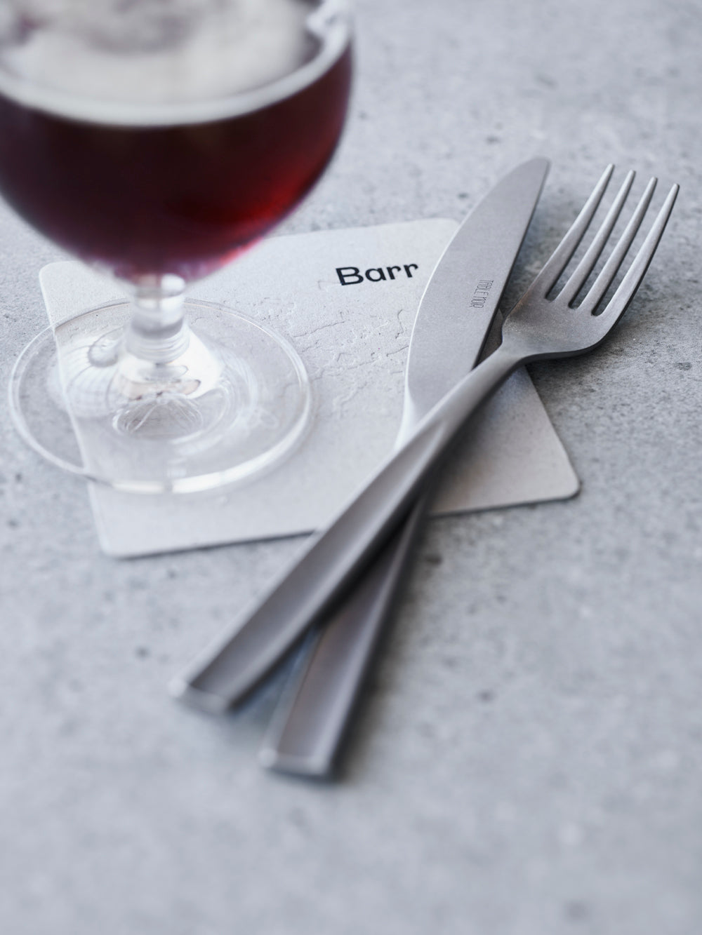 Table Noir - Couverts Barr avec finition délavée